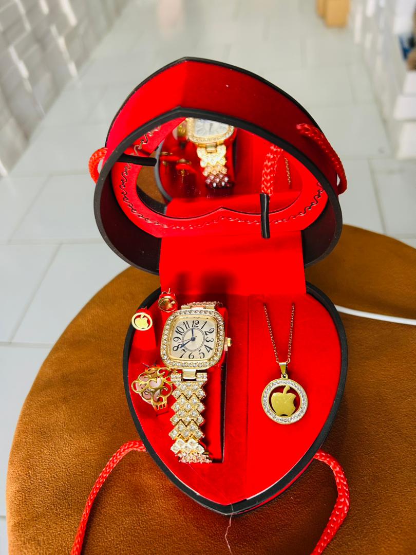 Coffret cadeau montre + collier + bijoux